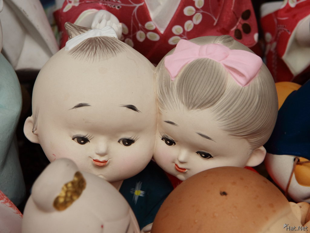 view--kada - ceramic couple dolls
