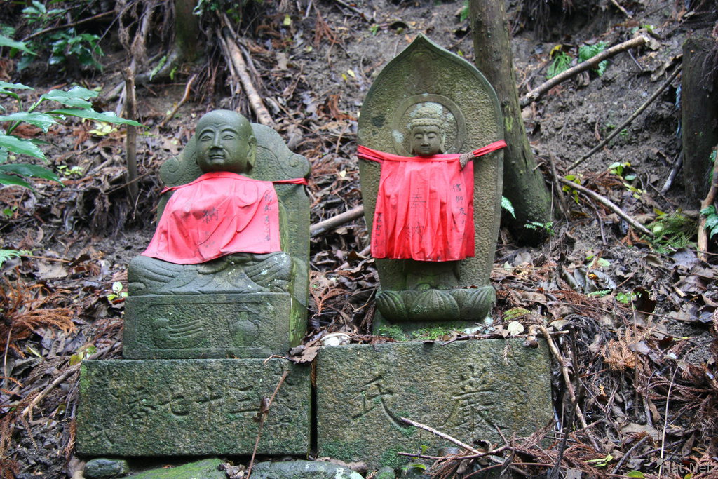 twin statues of buddha