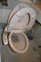 hotel--hakodate toyoko inn - automatic toilet 