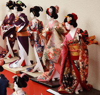 061126130202_geisha_dolls