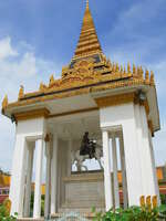 20081017103319_king_nordoms_statue_and_stupa