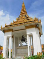 king nordoms statue and stupa Phnom Penh, South East Asia, Vietnam, Asia